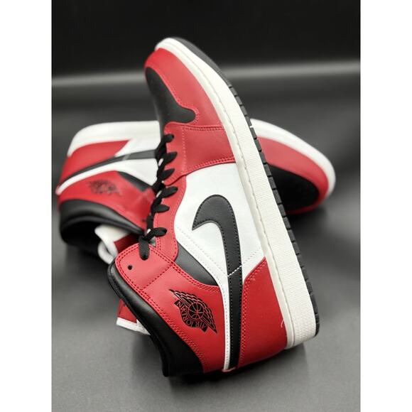 Size 13 - Jordan 1 Mid Chicago Black Toe 2020 554724-069 - Picture 1 of 16
